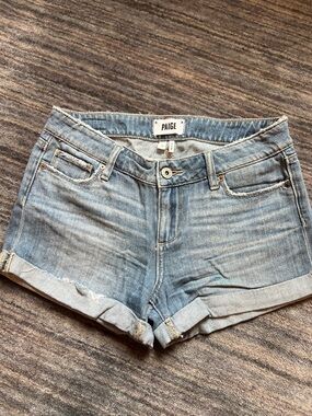 PAIGE Sz 26 Light Blue Washed Denim Rolled Hem Women's Shorts. Perf Summer Short